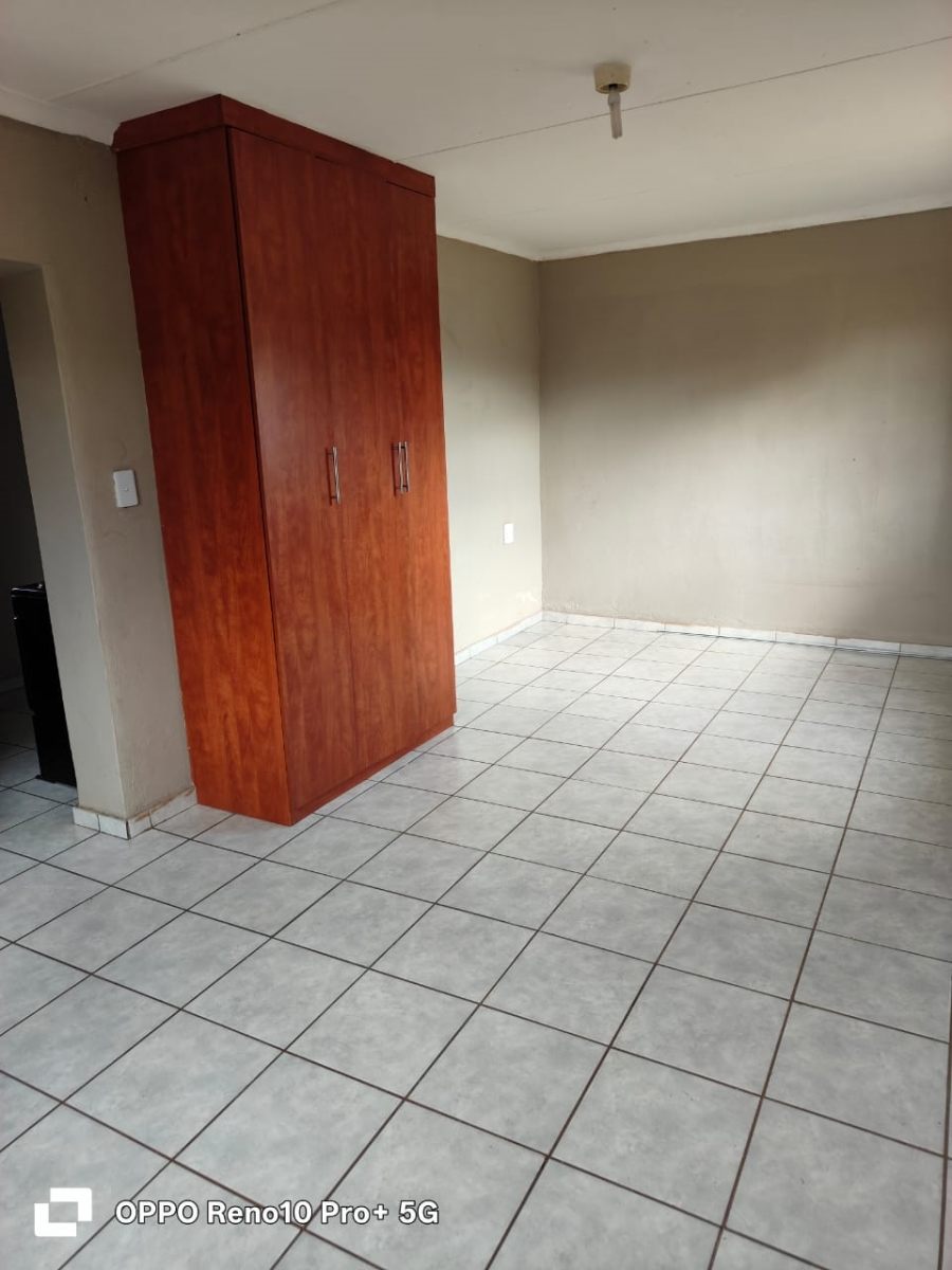 To Let 1 Bedroom Property for Rent in Promosa North West